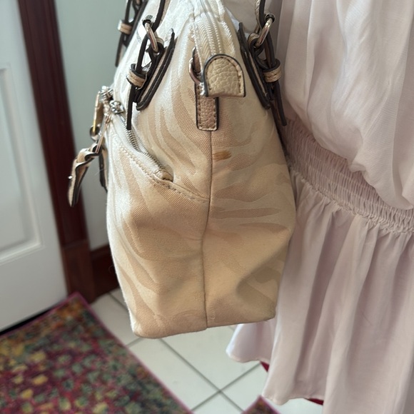 Dana Buchman  shoulder bag  two tone canvas/ Cream  metallic trim silvertone HW￼ - Picture 12 of 15